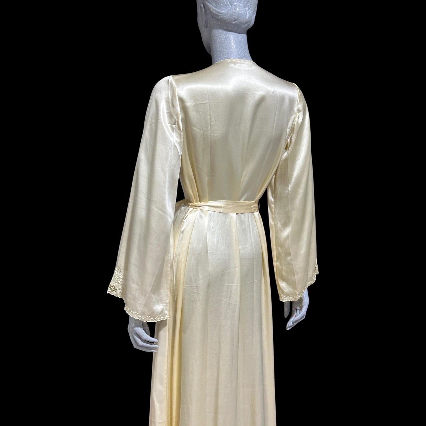 PEONY vintage 1950s dressing gown robe, 100% silk creamy white embroidered robe house coat