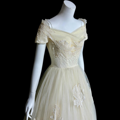 1950s vintage wedding dress, white cupcake tulle and lace full length bridal ball gown