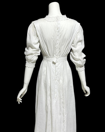 1900s 1910s Antique Edwardian tea gown, white batiste cotton and lace lawn dress
