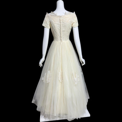 1950s vintage wedding dress, white cupcake tulle and lace full length bridal ball gown