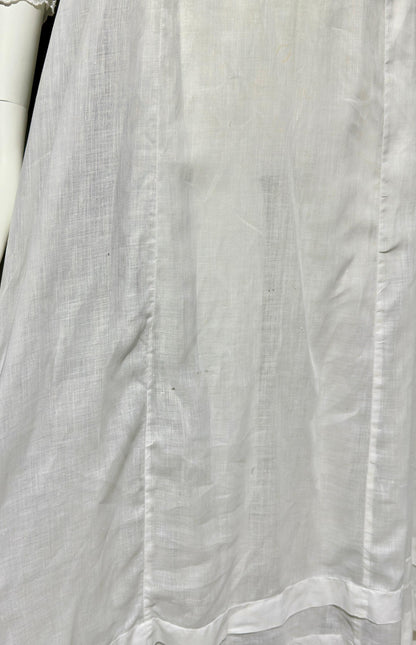 1900s 1910s Antique Edwardian tea gown, white batiste cotton and lace lawn dress