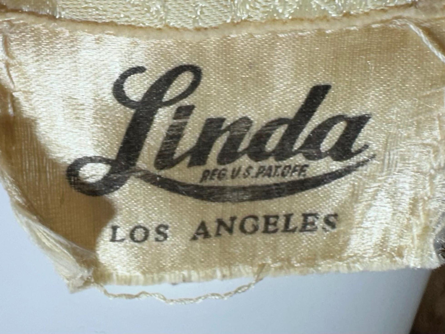 LINDA's LOS ANGELES vintage 1940s dressing gown, shiny candlelight embossed roses