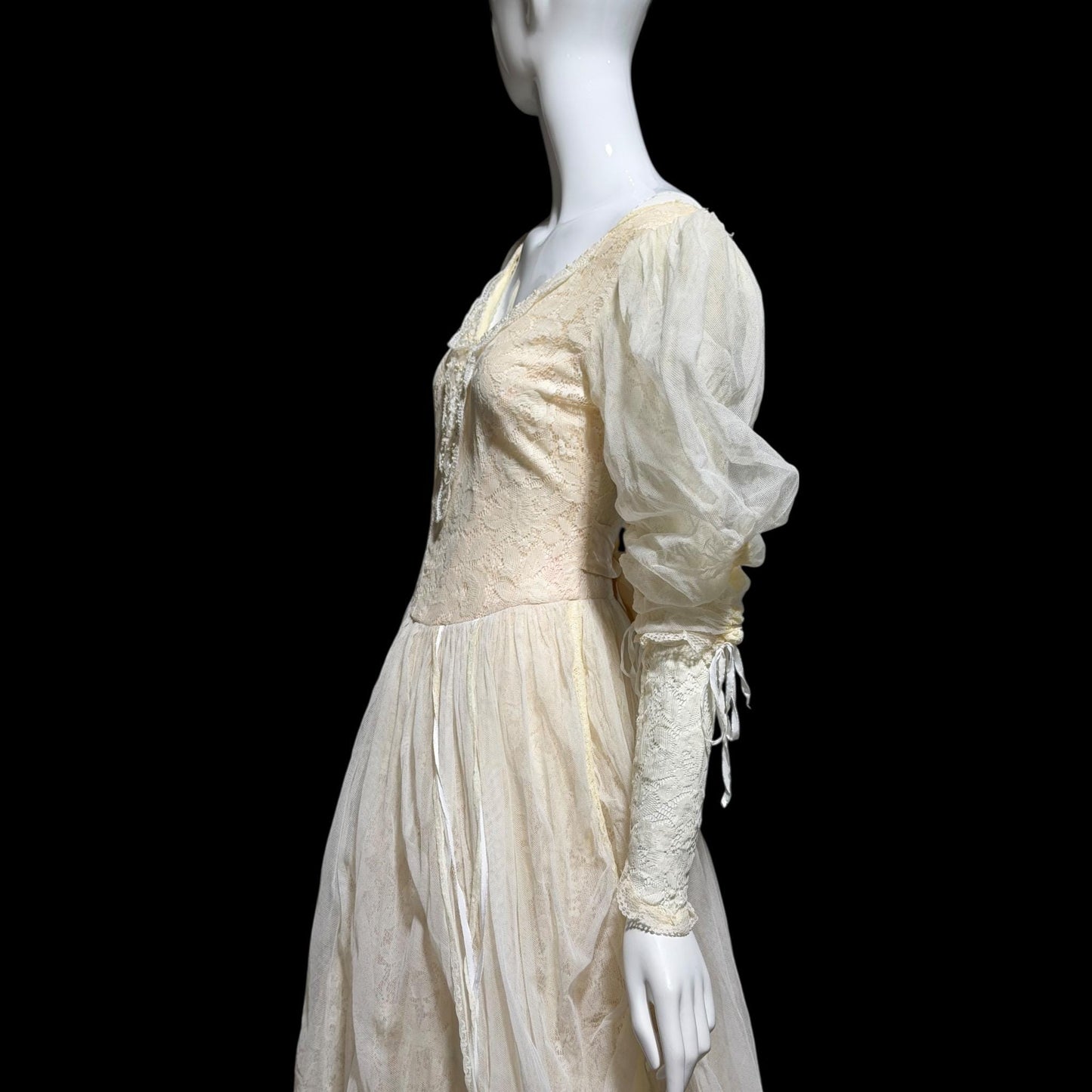 MARIANA HARDWICK vintage 1980s wedding dress, Cream lace & tulle romantic midi gown
