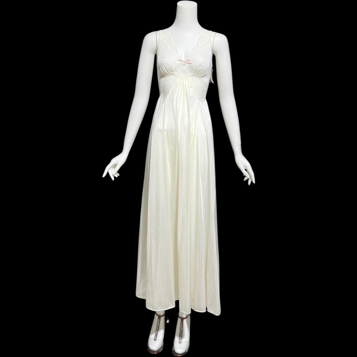 OLGA vintage 1970s nightgown, #92097 Bodysilk Creamy White full sweep night gown dress